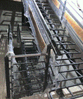 Ein Bild, das Treppe, Stahl, Gebäude, Eisen enthält.  Automatisch generierte Beschreibung